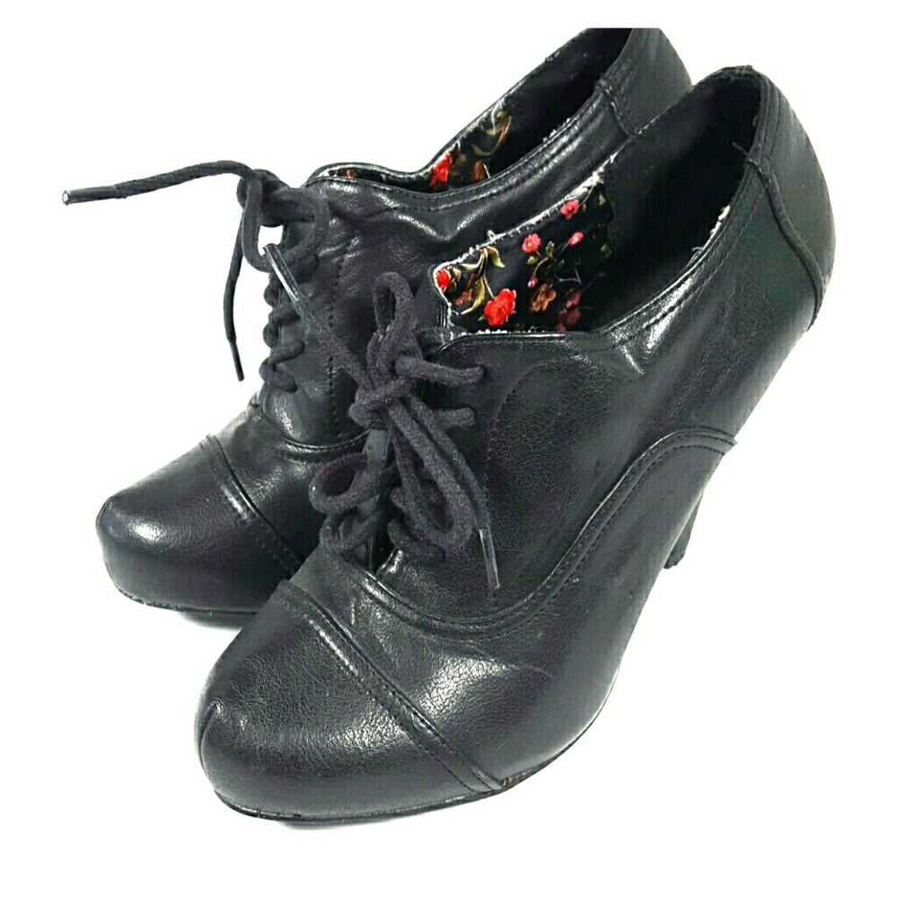 SHI By Journeys Vintage Style Heels